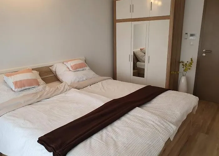 Napsugar Ezuestpart * שיופוק